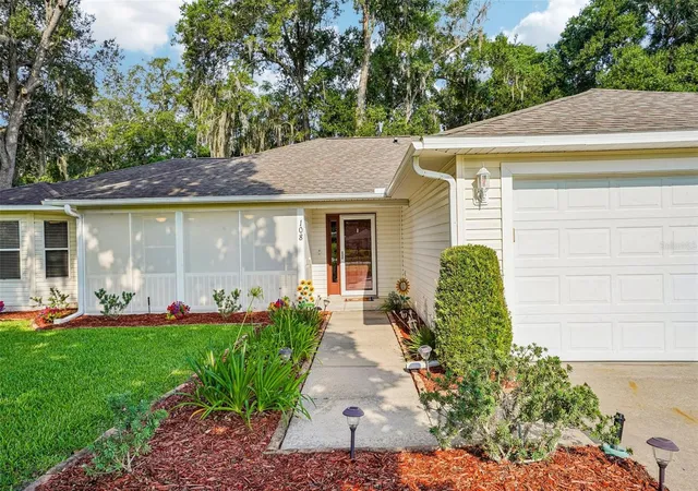 image of 108 Cherry Blossom Ln, Lady Lake, FL 32159 | MLS# G5115155