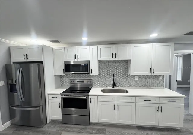 Photo 2 of Single family home for sale at 425 S Observatory Dr, Orlando, FL 32835 | MLS# O6425561 | Listing updated on 2026-09-12