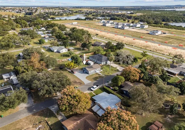 Photo 3 of Single family home for sale at 513 5th Street, Dundee, FL 33838 | MLS# P4939330 | Listing updated on 2026-08-27