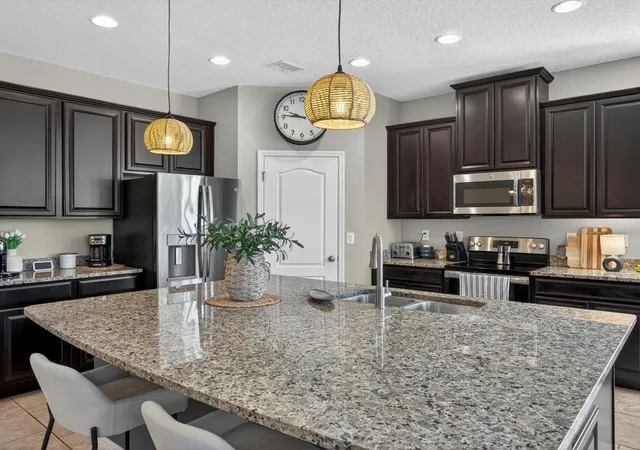 3rd image of 120 Whirlaway Dr, Davenport, FL 33837 | MLS# O6425563