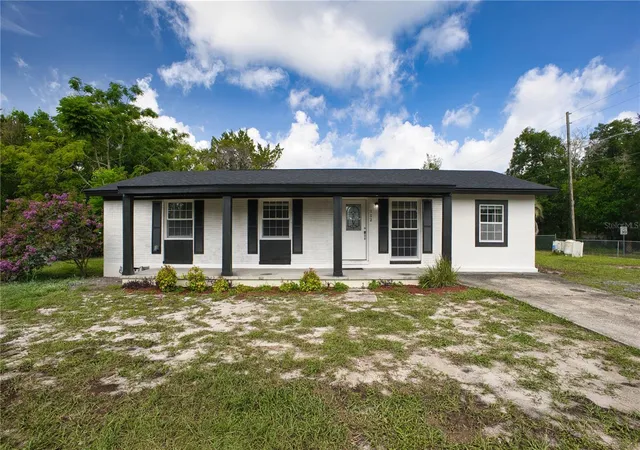 Photo 1 of Single family home for sale at 102 Amigos Rd, Debary, FL 32713 | MLS# S5153827 | Listing updated on 2026-09-25