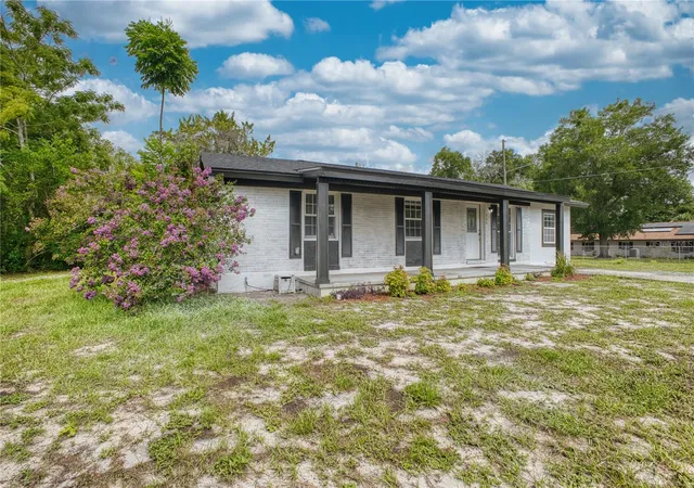 Photo 3 of Single family home for sale at 102 Amigos Rd, Debary, FL 32713 | MLS# S5153827 | Listing updated on 2026-09-25