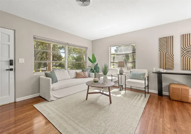 Photo 3 of Single family home for sale at 820 Rugby St, Orlando, FL 32804 | MLS# O6425577 | Listing updated on 2026-09-05