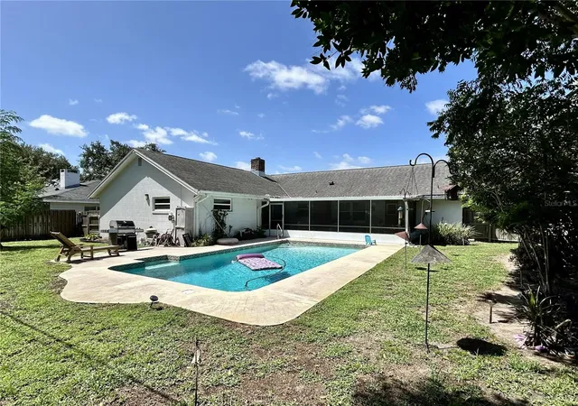 Photo 2 of Single family home for sale at 1241 Pryde Dr, Maitland, FL 32751 | MLS# O6425578 | Listing updated on 2026-10-25
