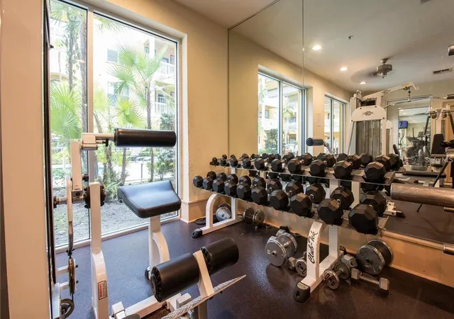 2nd image of 860 N Orange Ave, ORLANDO, FL 32801