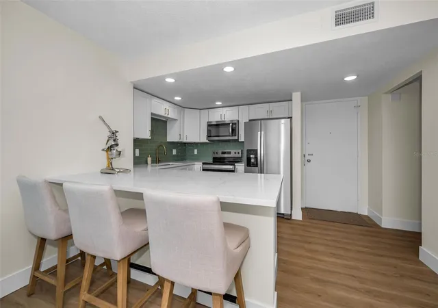 Photo 3 of Condo for sale at 4015 Bayshore Blvd #4C, Tampa, FL 33611 | MLS# TB8529744 | Listing updated on 2026-07-20
