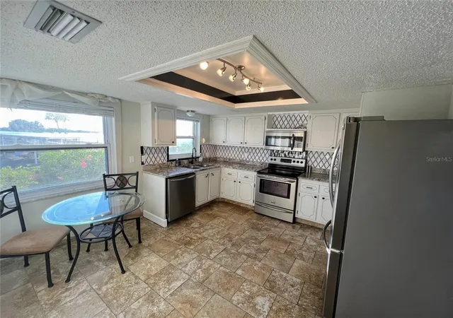 Listing Photo 5 - Condo for sale in building located at 9 Haig Pl, Dunedin, FL 34698 - Unit #101