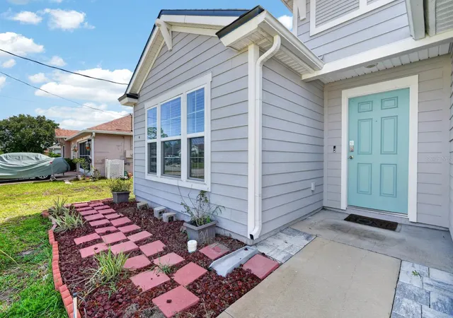 Photo 2 of Single family home for sale at 21 Rocking Ln, Palm Coast, FL 32164 | MLS# V4950248 | Listing updated on 2026-08-28