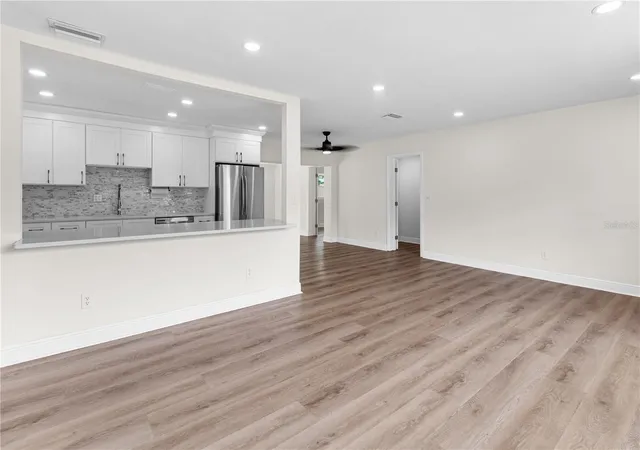 5th image of 12120 Croft Dr, Largo, FL 33774 | MLS# O6425602