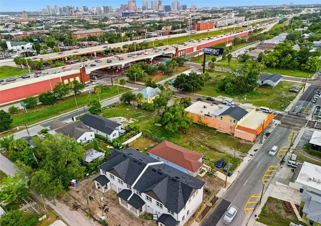 Photo 3 of Single family home for sale at 2215 E Columbus Dr, Tampa, FL 33605 | MLS# TB8529783 | Listing updated on 2026-10-07