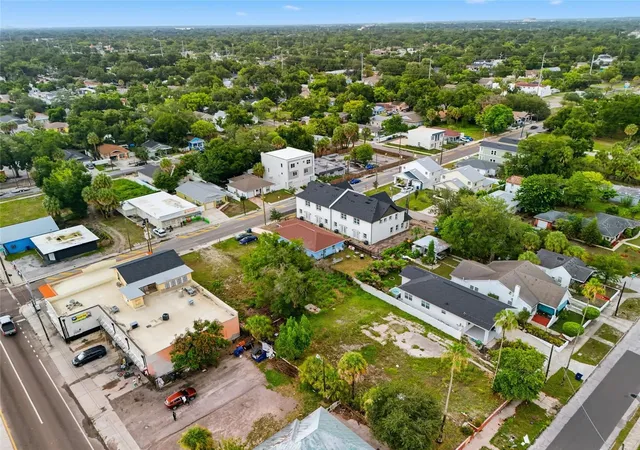 Photo 4 of Single family home for sale at 2215 E Columbus Dr, Tampa, FL 33605 | MLS# TB8529783 | Listing updated on 2026-10-07