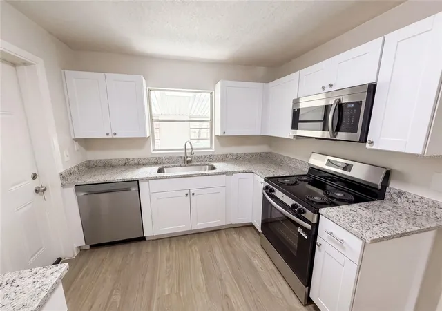 Photo 2 of Single family home for sale at 585 Hewett Dr, Orlando, FL 32807 | MLS# O6425605 | Listing updated on 2026-09-25