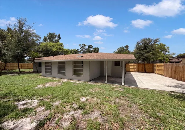Photo 4 of Single family home for sale at 585 Hewett Dr, Orlando, FL 32807 | MLS# O6425605 | Listing updated on 2026-09-25