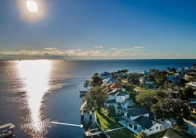 3rd image of 105 Augusta Ave, Palm Harbor, FL 34683 | MLS# TB8529811