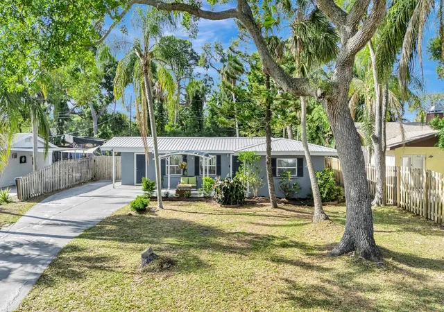 Photo 1 of Single family home for sale at 2510 51st Avenue Ter W, Bradenton, FL 34207 | MLS# O6425655 | Listing updated on 2026-07-30