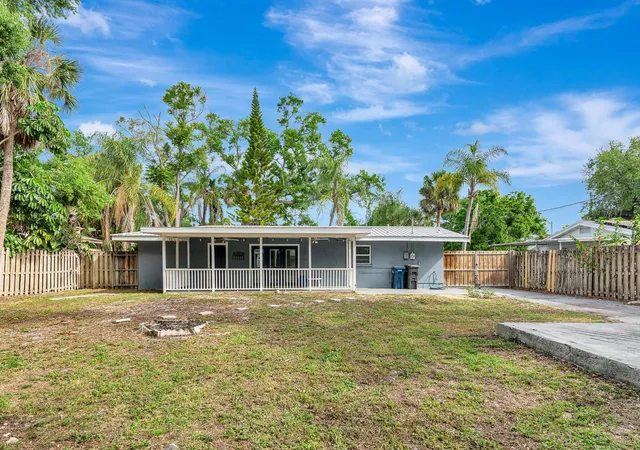 Photo 2 of Single family home for sale at 2510 51st Avenue Ter W, Bradenton, FL 34207 | MLS# O6425655 | Listing updated on 2026-07-30