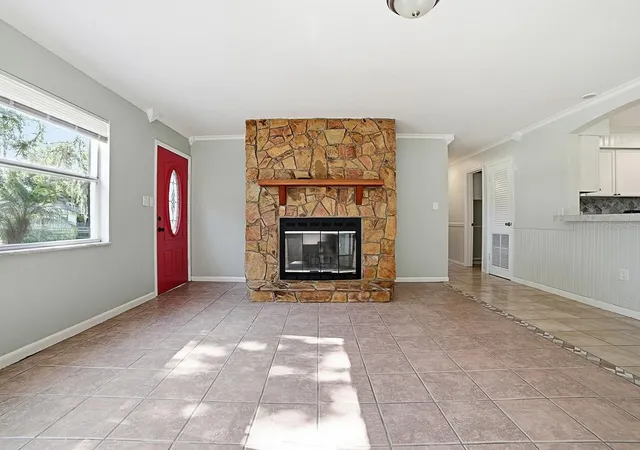Photo 3 of Single family home for sale at 1361 Peters Dr, Leesburg, FL 34748 | MLS# G5115166 | Listing updated on 2026-09-10