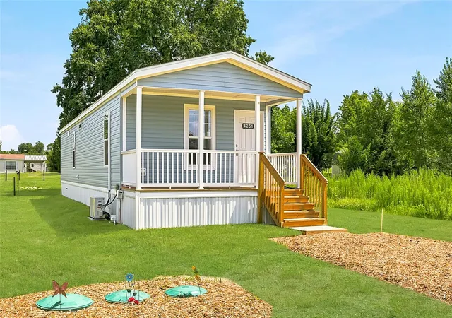 Photo 1 of Manufactured home for sale at 4251 E Hawaii Ln, Hernando, FL 34442 | MLS# W7887702 | Listing updated on 2026-10-01