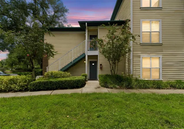 2nd image of 4115 Chatham Oak Ct #201, Tampa, FL 33624 | MLS# TB8529874