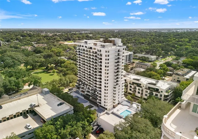 Photo 3 of Condo for sale at 530 E Central Blvd #405, Orlando, FL 32801 | MLS# O6425694 | Listing updated on 2026-07-18