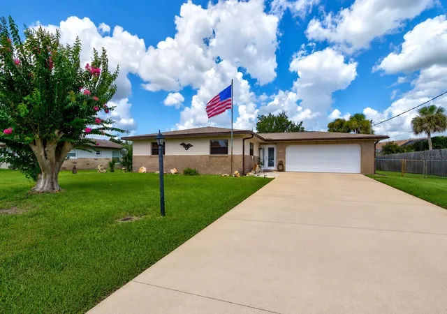 Photo 2 of Single family home for sale at 103 Dee St, New Smyrna Beach, FL 32168 | MLS# NS1088756 | Listing updated on 2026-09-22
