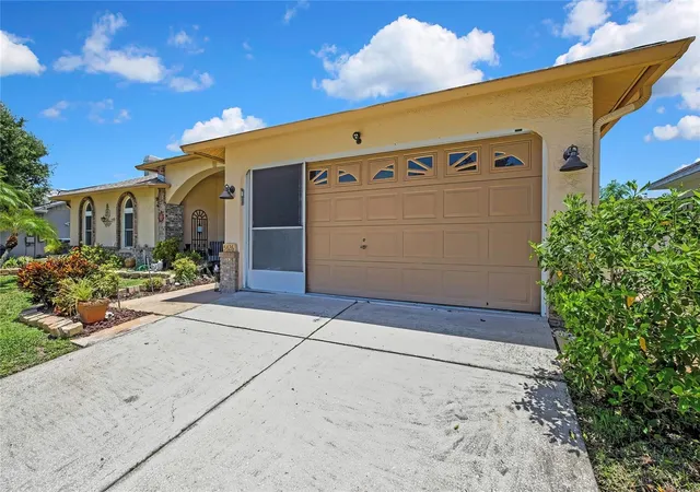 Photo 5 of Single family home for sale at 5426 La Plata Dr, New Port Richey, FL 34655 | MLS# W7887715 | Listing updated on 2026-08-05