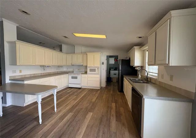 Photo 2 of Manufactured home for sale at 9145 Lincoln Rd, St Cloud, FL 34773 | MLS# S5153848 | Listing updated on 2026-08-28