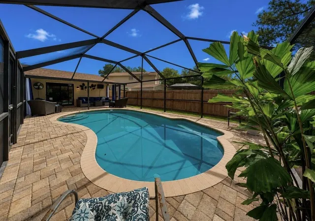 Photo 3 of Single family home for sale at 1005 Highgrove Ct, Valrico, FL 33596 | MLS# TB8529909 | Listing updated on 2026-10-06