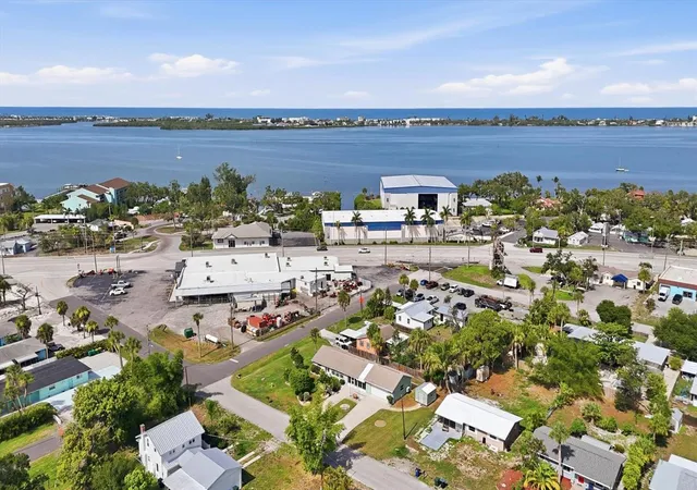 2nd image of 898 S Broadway, Englewood, FL 34223 | MLS# D6148104