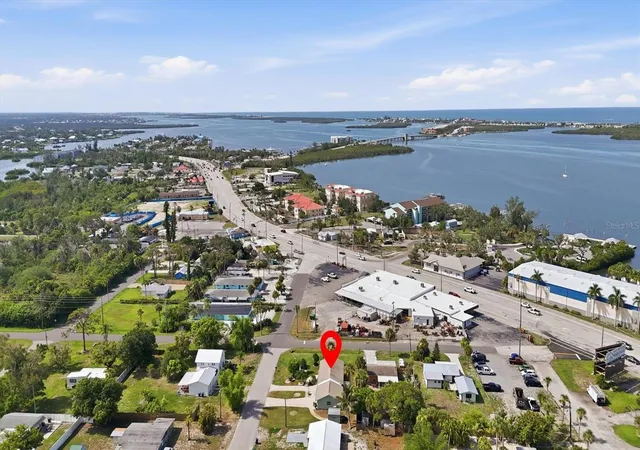 41st image of 898 S Broadway, Englewood, FL 34223 | MLS# D6148104