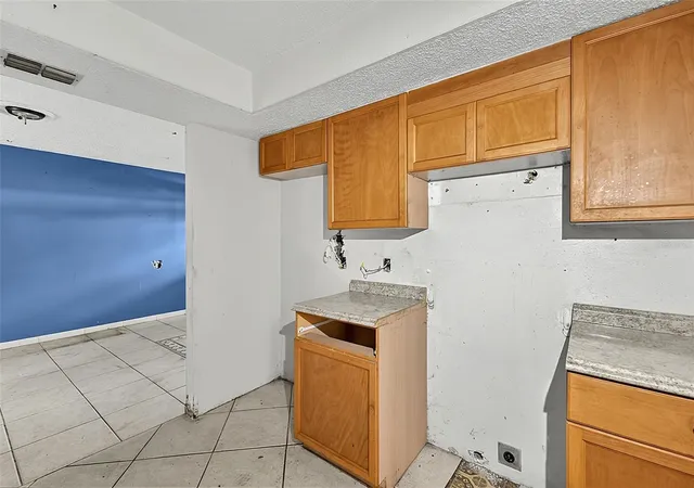 4th image of 4830 Coco Palm Dr, Sebring, FL 33870 | MLS# O6425716