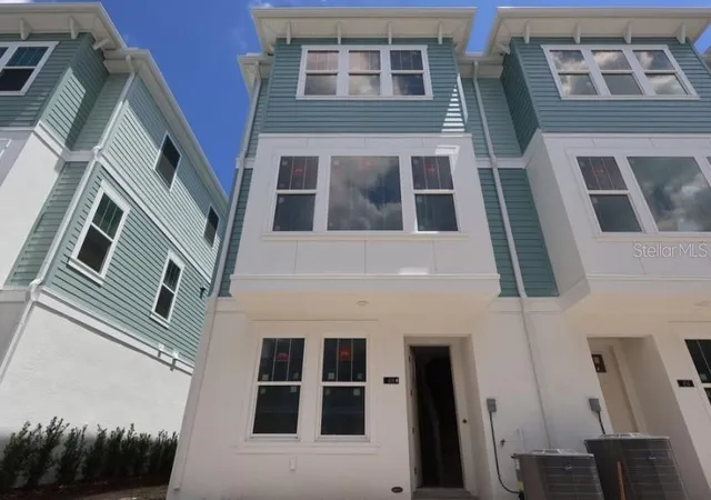 Photo 2 of Townhouse for sale at 458 31st Way N, Saint Petersburg, FL 33713 | MLS# TB8529918 | Listing updated on 2026-09-14
