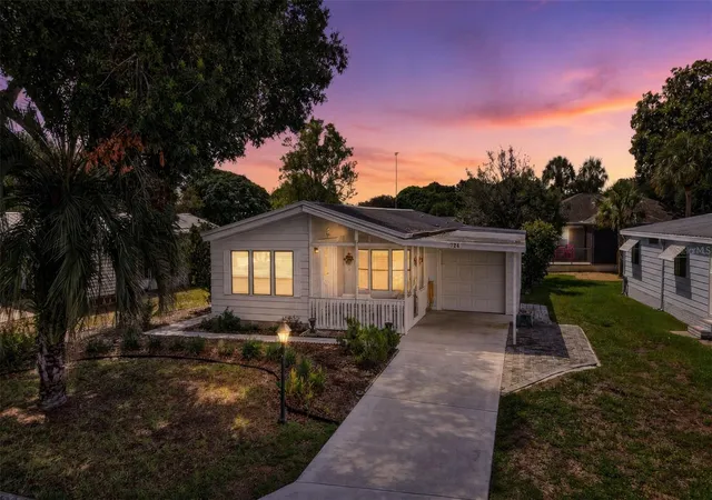 1st image of 724 Jason Dr, Lady Lake, FL 32159 | MLS# G5115182