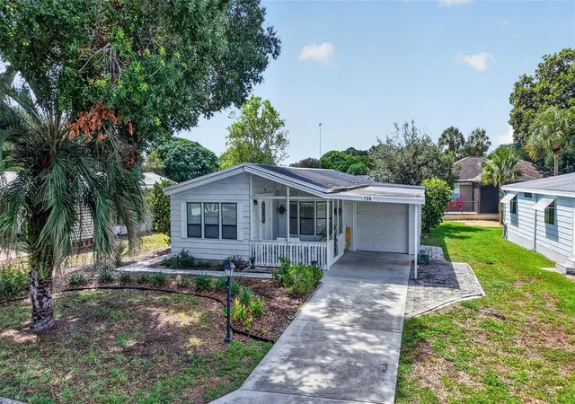 2nd image of 724 Jason Dr, Lady Lake, FL 32159 | MLS# G5115182