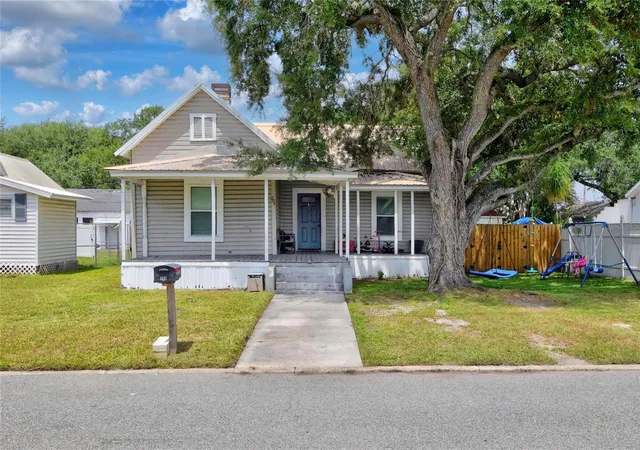 1st image of 204 Ne 1st Ave, Mulberry, FL 33860 | MLS# L4963569
