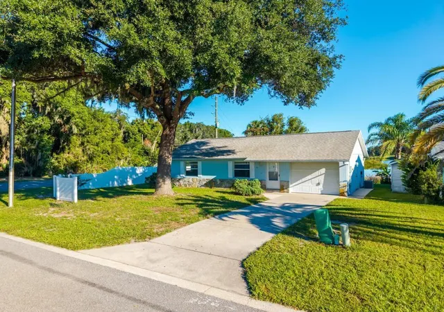 Single family home for sale at 57 Cayman Cir, UMATILLA, FL 32784 | MLS# G5115183