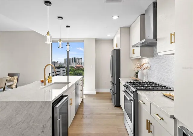 Listing Photo 4 - Condo for sale in building located at 199 Dali Blvd, St. Petersburg, FL 33701 - Unit #1001