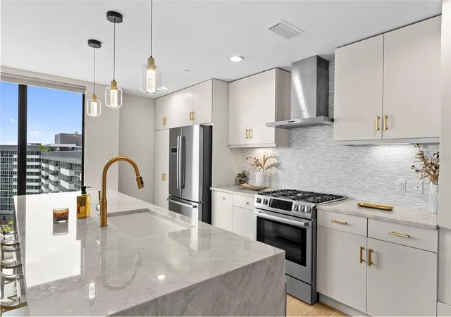 Listing Photo 5 - Condo for sale in building located at 199 Dali Blvd, St. Petersburg, FL 33701 - Unit #1001