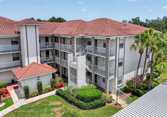 Listing Photo 4 - Condo for sale in building located at 6505 Stone River Rd, Bradenton, FL 34203 - Unit #308