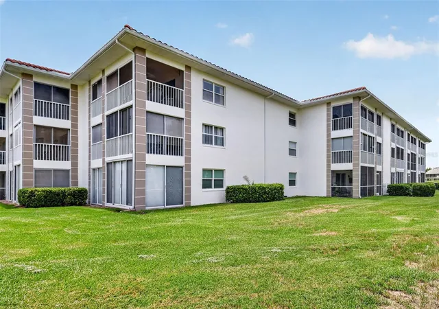 Listing Photo 5 - Condo for sale in building located at 6505 Stone River Rd, Bradenton, FL 34203 - Unit #308
