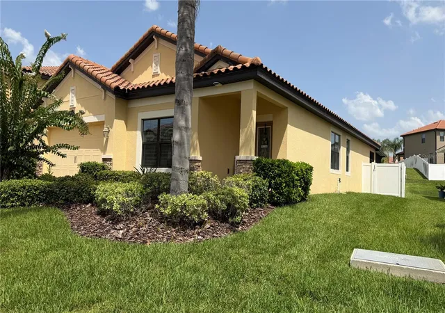 Photo 2 of Single family home for sale at 1947 Altavista Cir, Lakeland, FL 33810 | MLS# TB8529937 | Listing updated on 2026-08-25