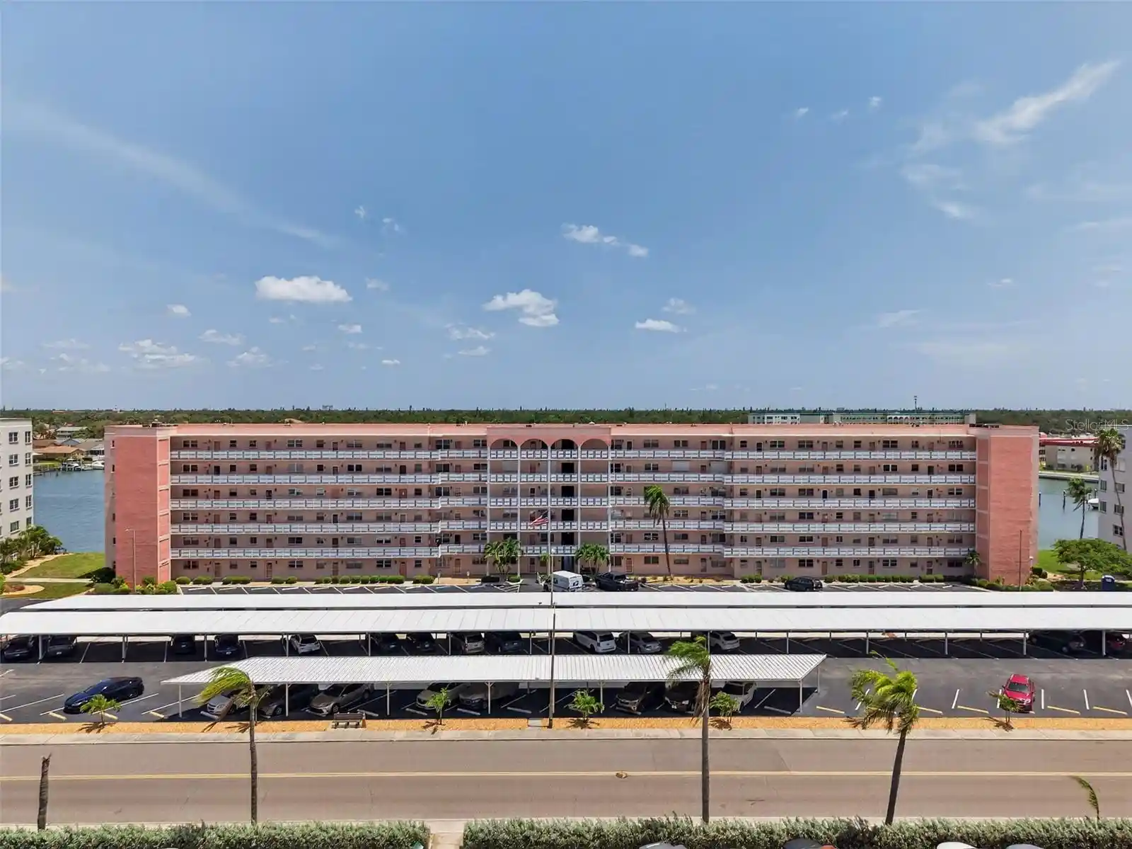 Listing Photo 2 - Condo for sale in 6025 Shore Blvd S located at 6025 Shore Blvd S, Gulfport, FL 33707 - Unit #602