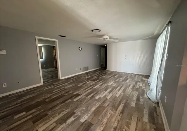 Photo 4 of Sale Pending at 907 S Florida Ave, Tarpon Springs, FL 34689 | MLS# A4700237 | Listing updated on 2026-08-26