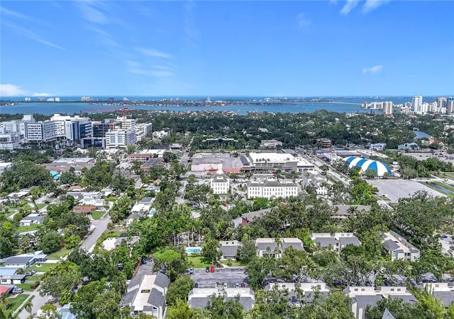 Photo 3 of Condo for sale at 2220 Bahia Vista St #G5, Sarasota, FL 34239 | MLS# A4700239 | Listing updated on 2026-08-31