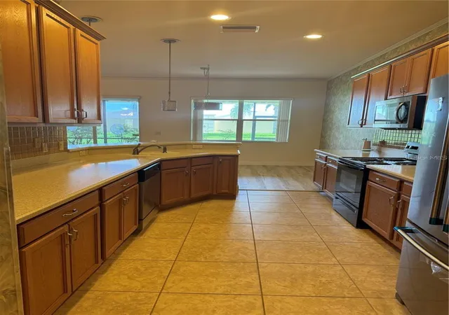 Photo 3 of Single family home for sale at 2470 Salzburg Loop, Winter Haven, FL 33884 | MLS# B4902310 | Listing updated on 2026-08-06