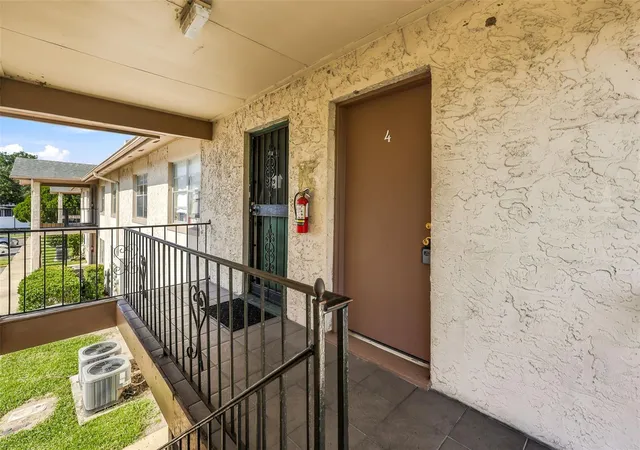 Listing Photo 5 - Condo for sale in building located at 1910 Honour Rd, Orlando, FL 32839 - Unit #4