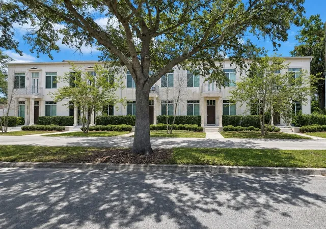 Photo 2 of Townhouse for sale at 759 Lake Baldwin Ln, Orlando, FL 32803 | MLS# R4911663 | Listing updated on 2026-07-20