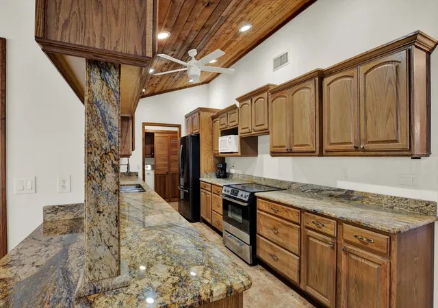Photo 3 of Single family home for sale at 11251 Salina St, Brooksville, FL 34614 | MLS# W7887729 | Listing updated on 2026-08-28