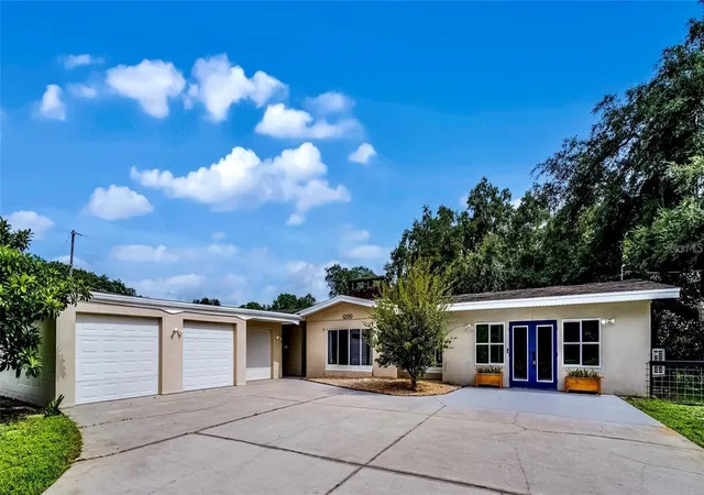 Photo 1 of Single family home for sale at 1200 Lake Harney Rd, Geneva, FL 32732 | MLS# O6425840 | Listing updated on 2026-09-01