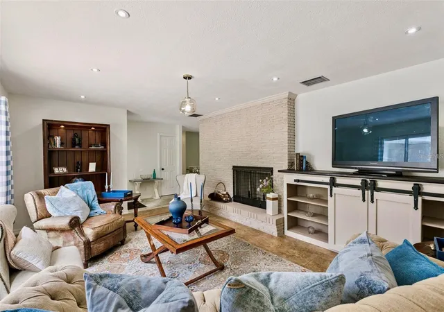 Photo 3 of Single family home for sale at 1200 Lake Harney Rd, Geneva, FL 32732 | MLS# O6425840 | Listing updated on 2026-09-01